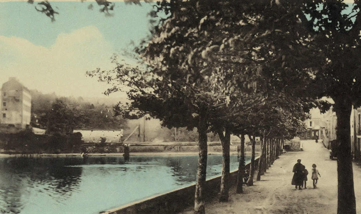 Une photo du lac dHuelgoat vers 1906.(collection personnellle)