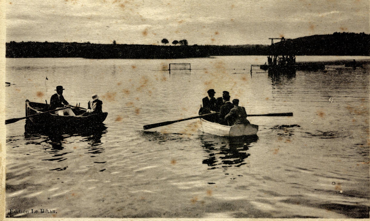 Une photo du lac d’Huelgoat vers 1906.(collection personnellle)